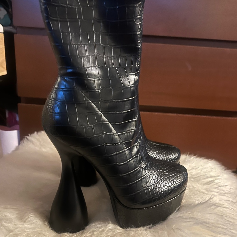 Simmi London Croc-Embossed Platform Boots size 8. New - Picture 3 of 4